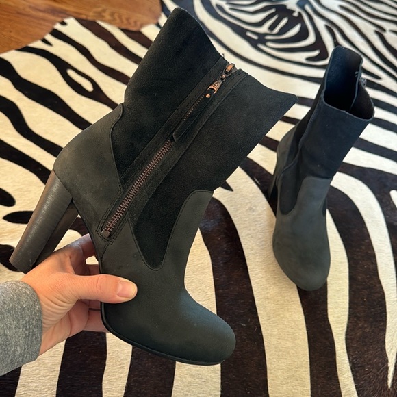 UGG Athena Nubuck leather Mid Calf Heeled Booties/Boots Sz 6 Black Side Zipper - Picture 1 of 13